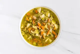 Минестроне с соусом сальса верде