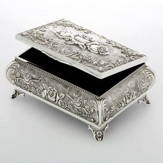 Cutie bijuterii argintata cu trandafiri mare