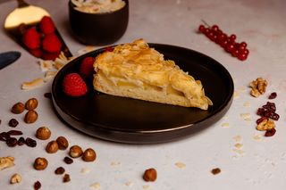 Tarta cu gutui si migdale