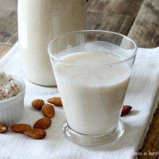Latte di mandorla
