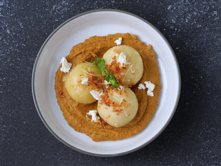 Лиганці з бринзою та грибною мачкою