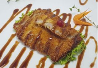 94 Tonkatsu cotoletta di maiale fritto con salsa tonkatsu 