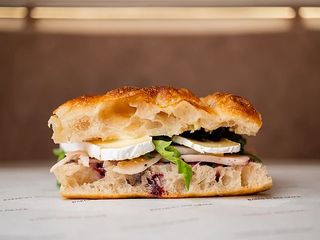 Фокача з індичкою та брі