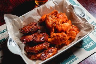 Велика тарілка крилець (650г)