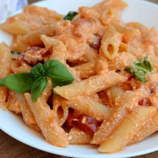 Macarrones Penne Con Tomate Y Ricotta