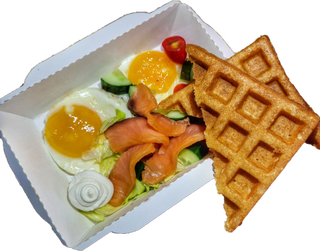 Глазунья с лососем