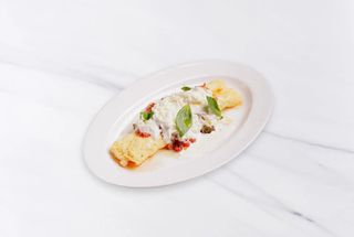 Омлет со страчателлой и томатной сальсой