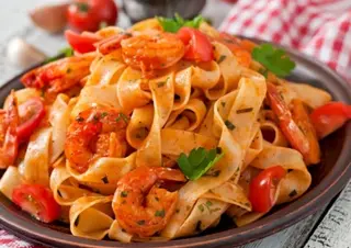 Pasta De Gambas Y Salsa Tomate