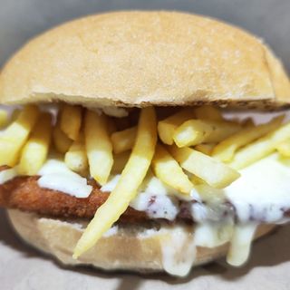 HAMBURGER COTOLETTA SCAMORZA  PATATINE E SALSE A SCELTA