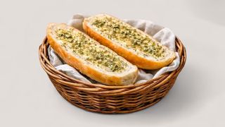 Домашна багета с масло, чесън и самардала