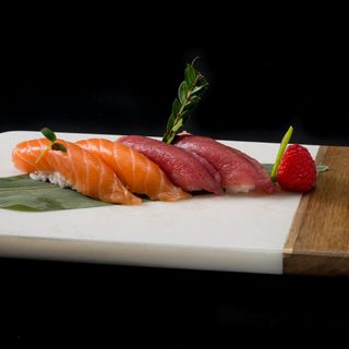 121. Nigiri sake maguro - 6 pezzi