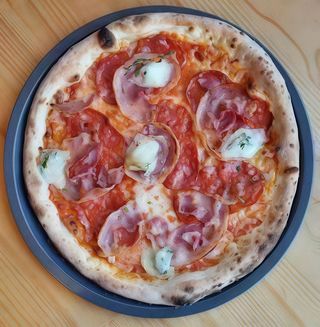 Pizza Pancetta e Salame