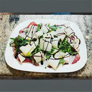 Bresaola, rucola, scaglie grana, crema aceto balsamico