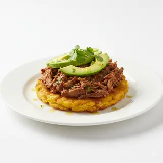 Patacón De Carne Y Aguacate