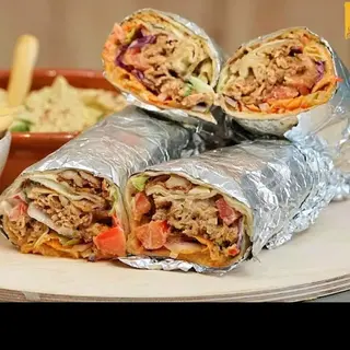 kebab de pollo yogur y barbacoa  y papas