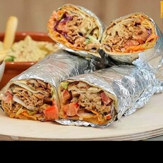 kebab de pollo yogur y barbacoa  y papas