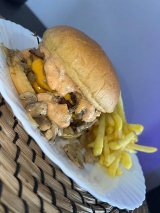 Champi Pool + Patatas Fritas + refresco...