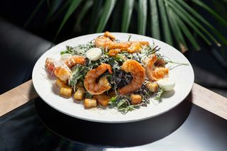 Цезар з тигровими креветками