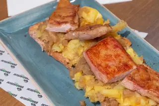 Tosta Secreto Cebolla y Jamon Serrano