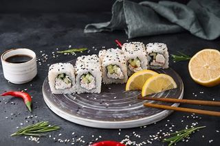 Ролл "Калифорния кунжут"