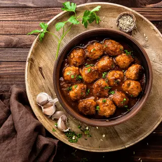 Tapa De Albóndigas En Salsa