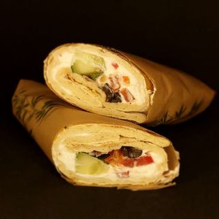 Bocadillo De Labneh Roll