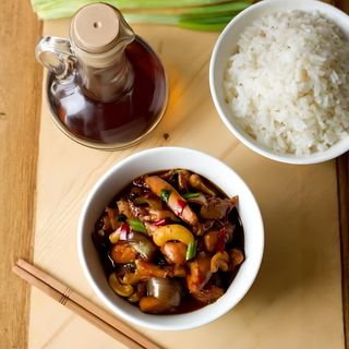 Курица с кешью и устричным соусом