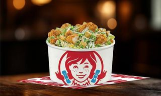 ცეზარის სალათი ცხარე ქათმით