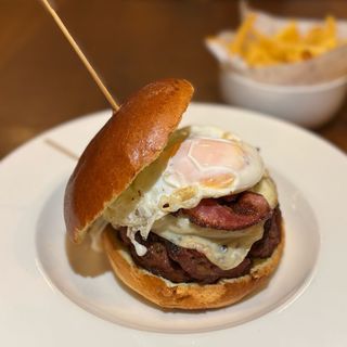 Hamburguesa con huevo
