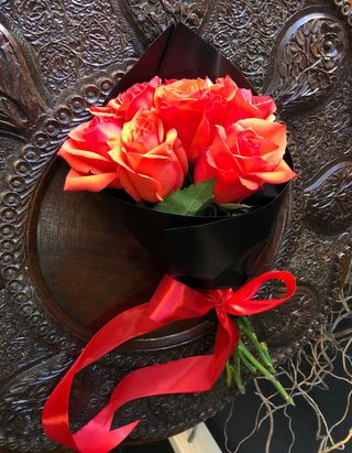 Buchet 7 trandafiri in con