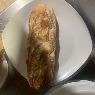 Baguette Con Pepperoni Y Mozzarella (Plato Caliente)