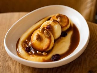 Сирники у заварному кремі з апельсиновою карамеллю та арахісом (340g)