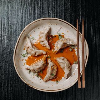 Gyozas De Langostinos Con Salsa Thai