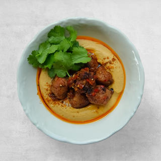 Hummus z kiełbaskami