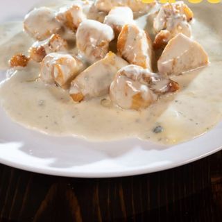 Piept de pui tras la tigaie cu bacon