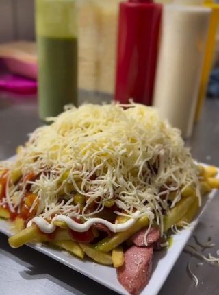 Salchipapas Mastik (Ración Mediana)