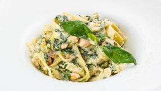 Tagliatele cu somon fume si spanac 