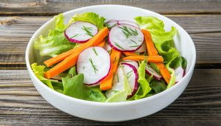 Салата ряпа с моркови