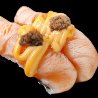 133 Nigiri tartufo tai flambe 2 pezzi