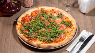 PIZZA BUFALA E CRUDO