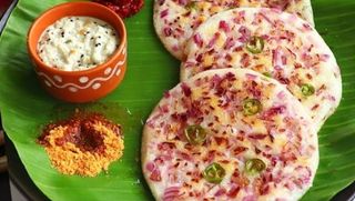 Onion & Chilli Uthappam (V)