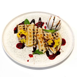 Бельгийские вафли с мороженым