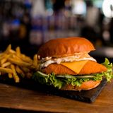 Спайси пиле бургер (450 гр)