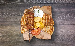 Portie medie souvlaki bacon