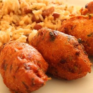 Bolinhos de bacalhau com arroz de feijão p/2 pessoas 