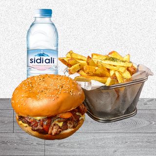 Burger Viande Hachée + Frites + Eau Minérale 50Cl