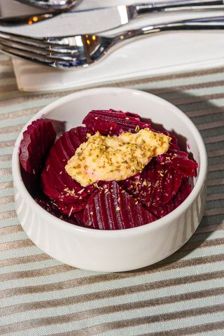 Salata de sfecla rosie