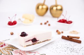 Felie tort CheeseCake cu Cirese amare
