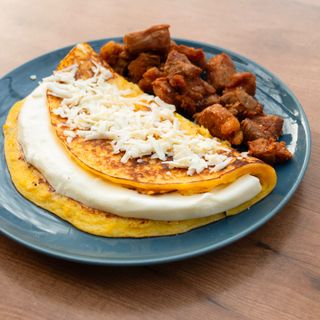 Cachapa con cochino frito ( cerdo frito )