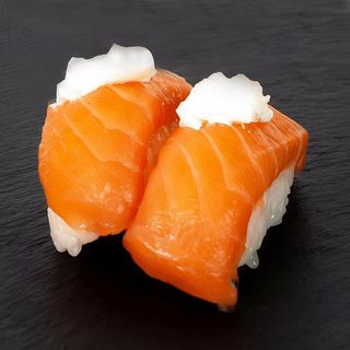 Nigiri Salmón Y Queso (2 pzs.)